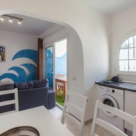 Вилла Agua With Private Pool, Bbq & 30 Seconds To The By Amazzzing Travel