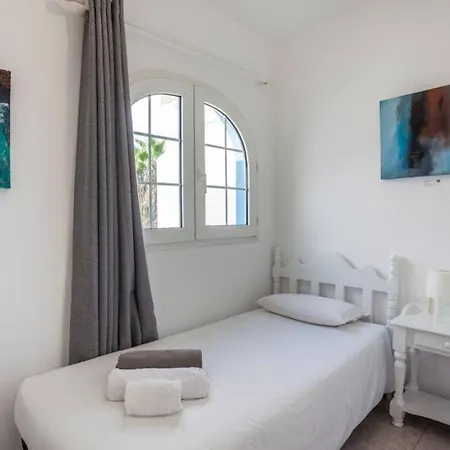 Agua With Private Pool, Bbq & 30 Seconds To The By Amazzzing Travel Коральео