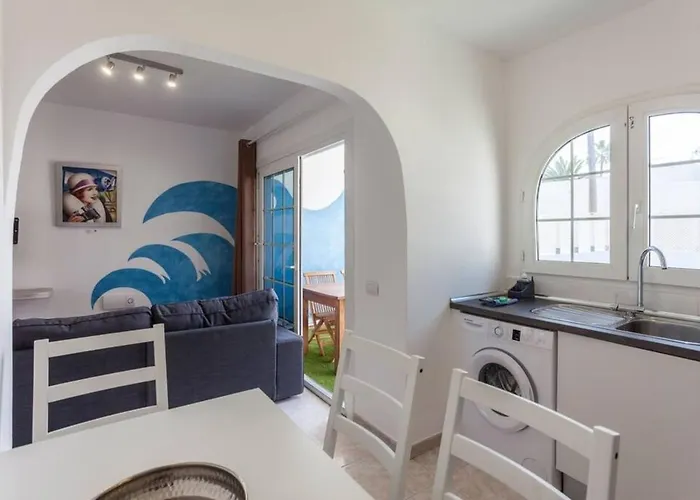 Villa Agua With Private Pool, Bbq & 30 Seconds To The By Amazzzing Travel